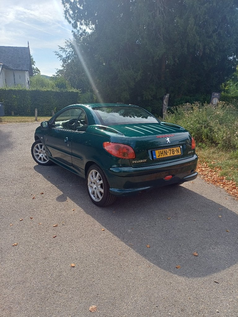 Peugeot 206 CC Roland Garros 1.6 16V 110PK Cabrio, Voorwielaandrijving, 4 cilinders, Cabriolet, 4 stoelen