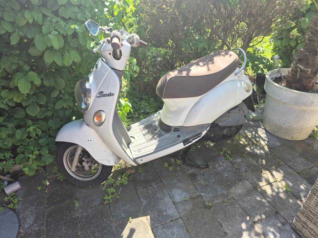 Geschorste Sento scooter voor onderdelen of handige klusser, Fietsen en Brommers, Ophalen, Gebruikt