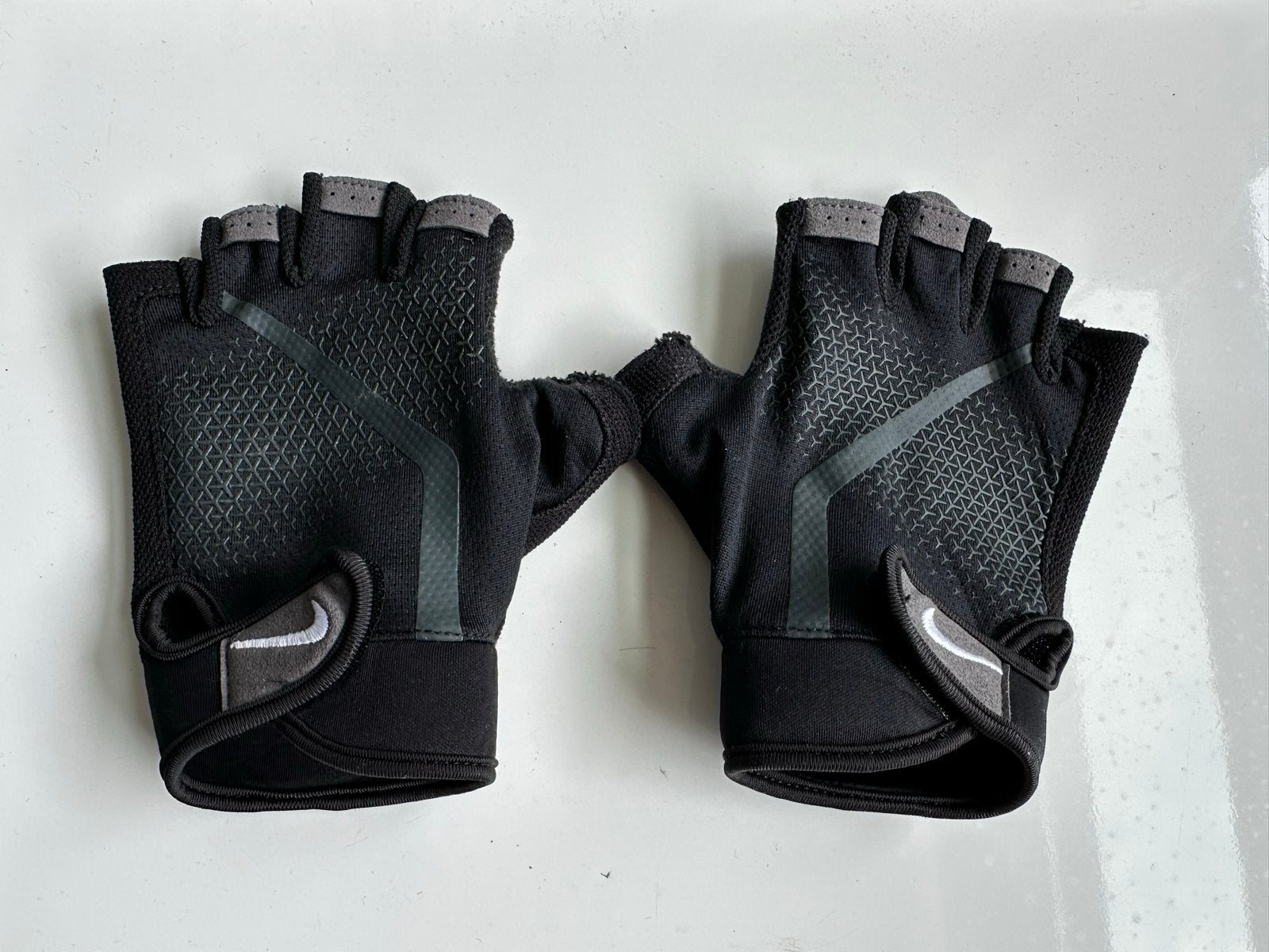 Nike Extreme Gloves for Fitness/Gym/Weightlifting (Size M), Ophalen of Verzenden, Gebruikt, Armen, Overige typen
