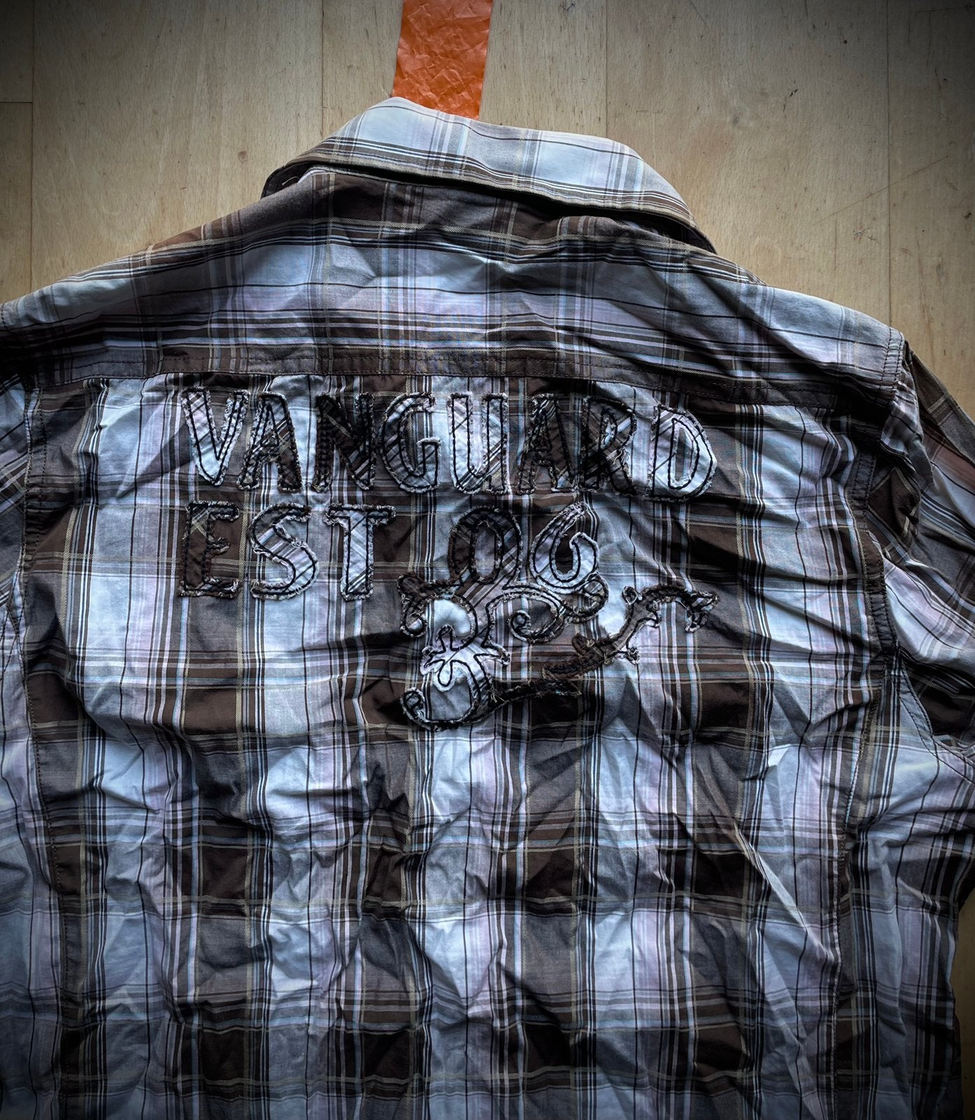 Vanguard overhemd o a met groot logo op achterzijde M, Kleding | Heren, Overhemden, Ophalen of Verzenden, Bruin, Halswijdte 39/40 (M)
