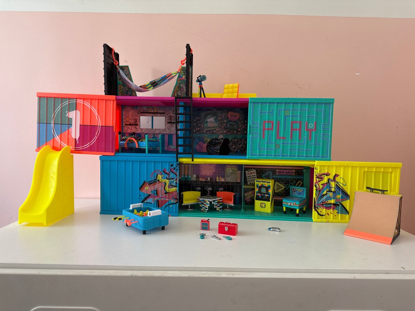 L.O.L. Surprise! Clubhouse Speelset incl. Poppetje, Meubels, Ophalen of Verzenden, Zo goed als nieuw, Poppenhuis