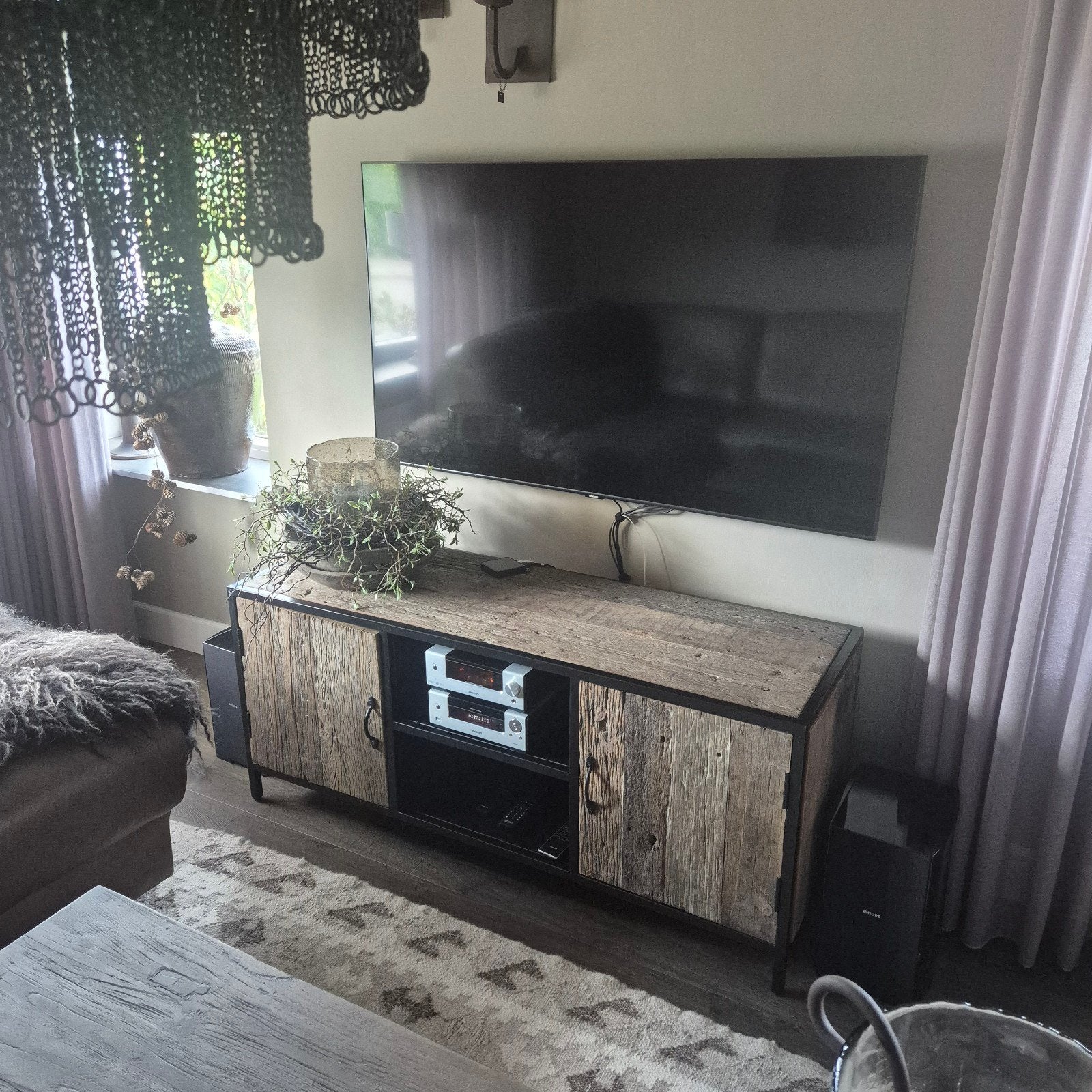Robuust TV-meubel van gerecycled hout en metaal, Industrieel, Landelijk, 150 tot 200 cm, Zo goed als nieuw, Minder dan 100 cm