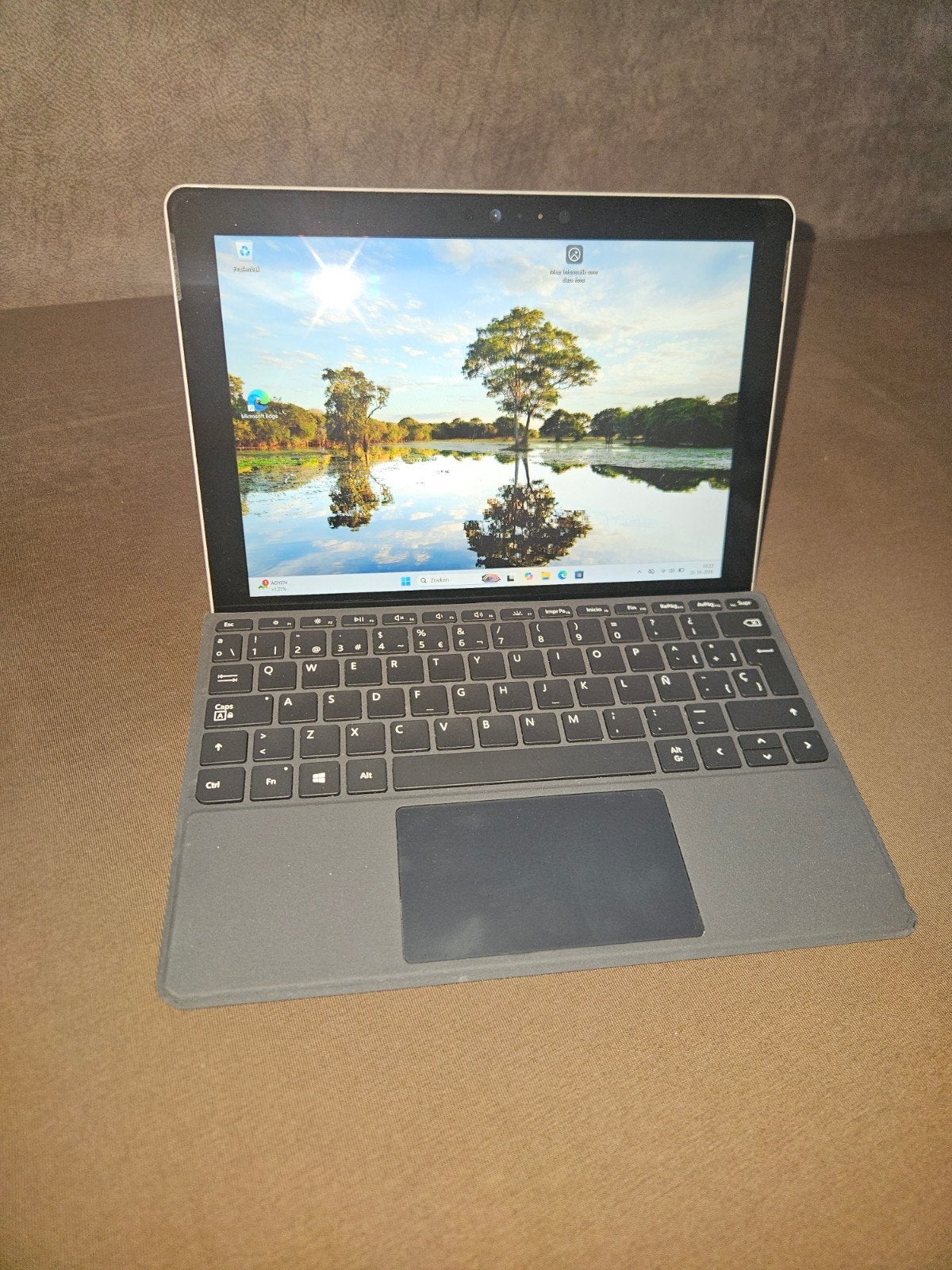 Microsoft Surface Go met Windows 11 Pro en 8GB RAM, Ophalen, Gebruikt, Qwerty, 8 GB