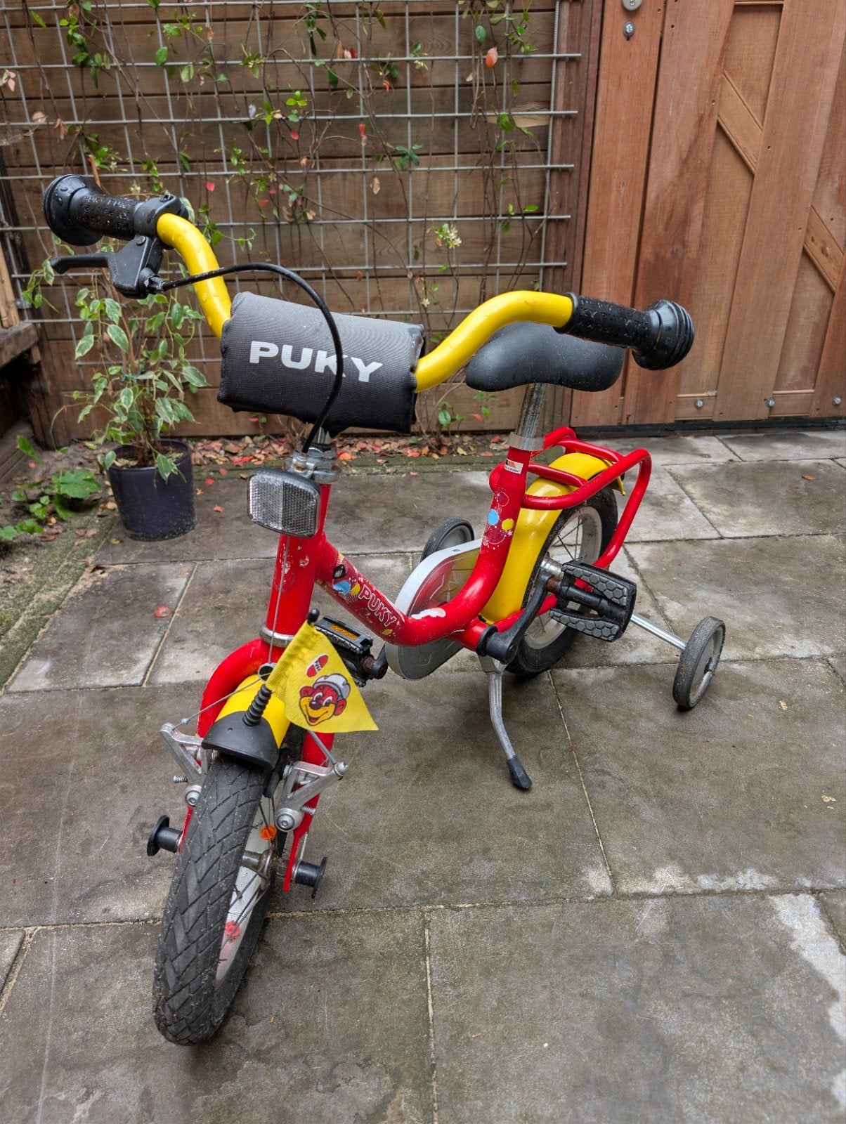 Puky kinderfiets 12 inch rood/geel met zijwieltjes, Fietsen en Brommers, Fietsen | Kinderfietsjes, Ophalen, Zijwieltjes, Gebruikt