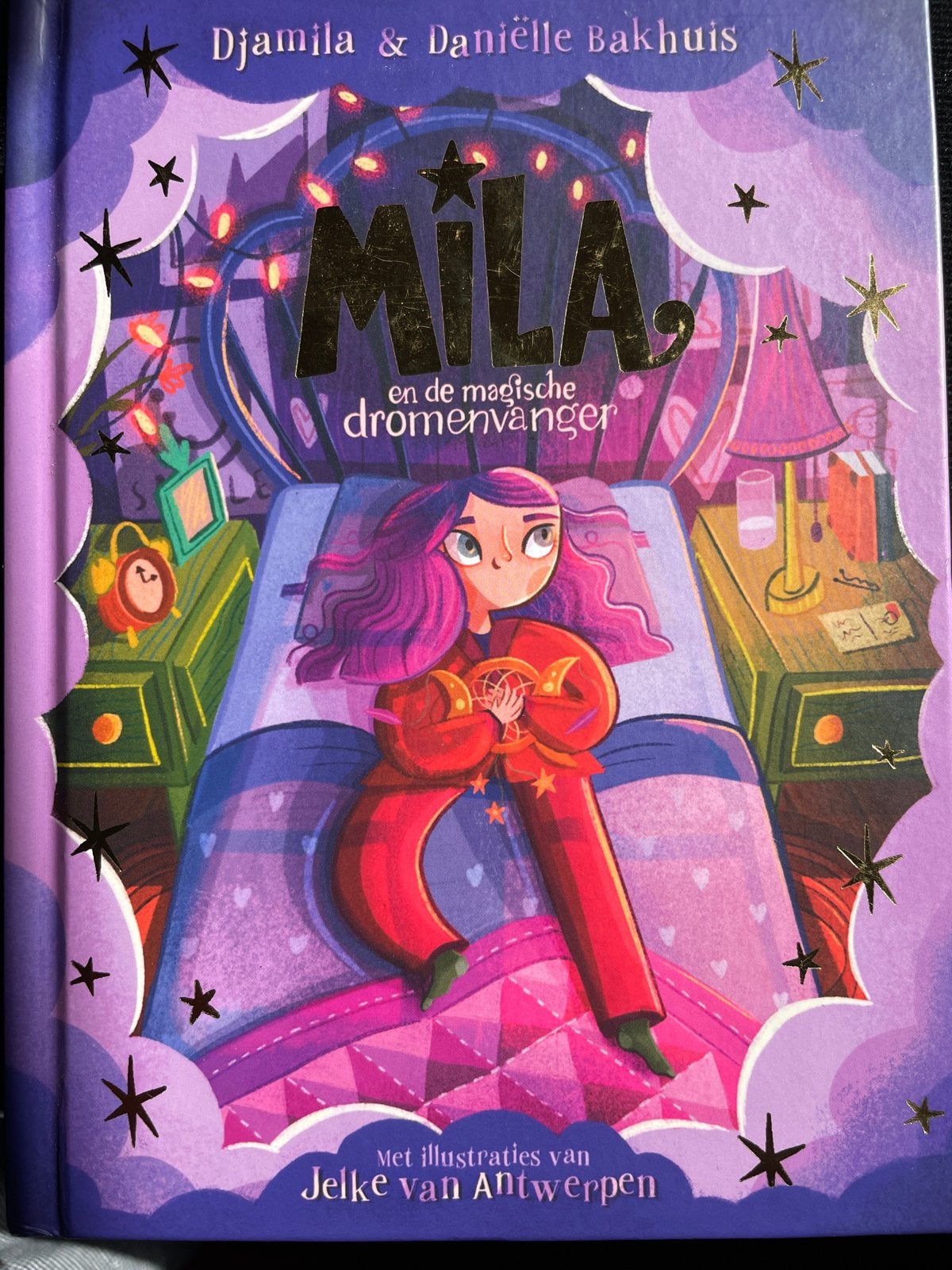 Mila en de magische dromenvanger - Djamila & Daniëlle Bakhui, Ophalen of Verzenden, Zo goed als nieuw, Fictie