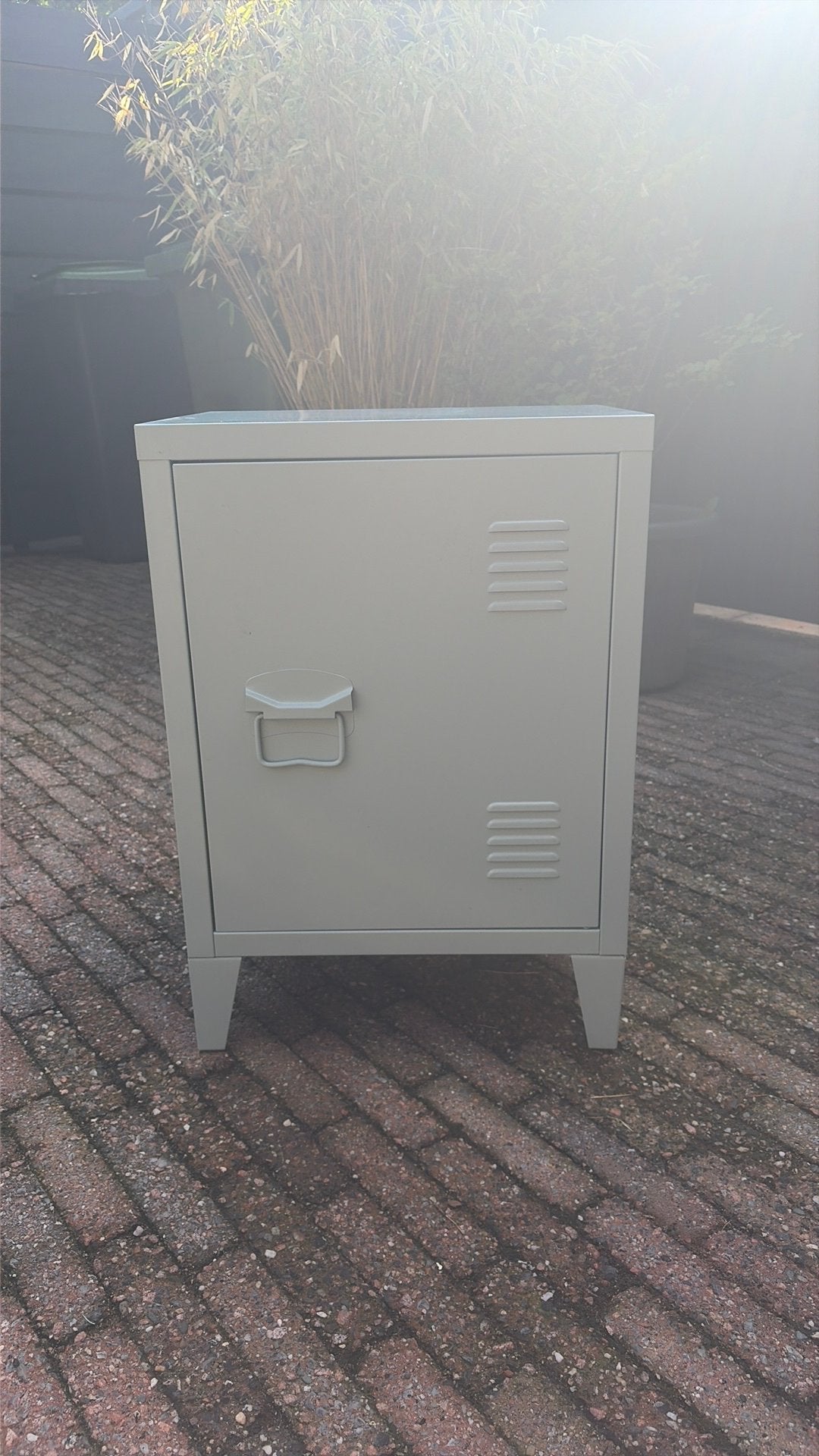 Blauw metalen kastje, Huis en Inrichting, Slaapkamer | Nachtkastjes, Ophalen, Gebruikt, Minder dan 45 cm, Metaal of Aluminium