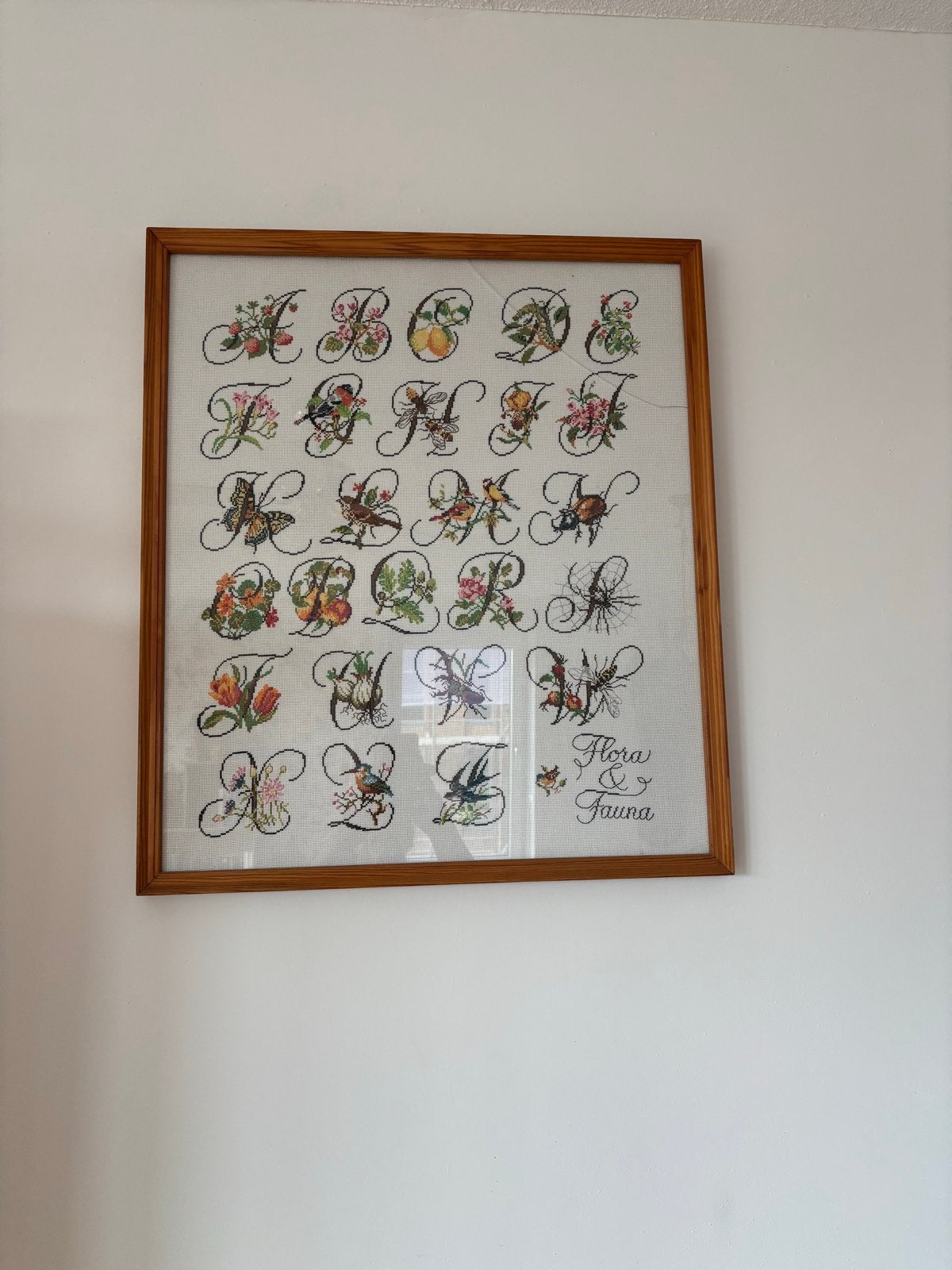 Schilderij met geborduurd alfabet (A-Z) - Flora & Fauna, Ophalen, Gebruikt, Schilderij, 75 – 100