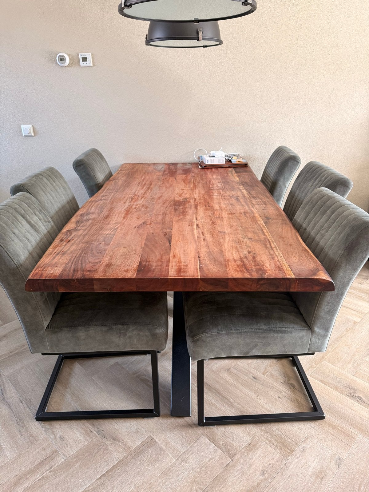 Mooie acacia houten boomstam tafel - zelf afmaken, Huis en Inrichting, Ophalen, 100 tot 150 cm, Zo goed als nieuw, Vijf personen of meer