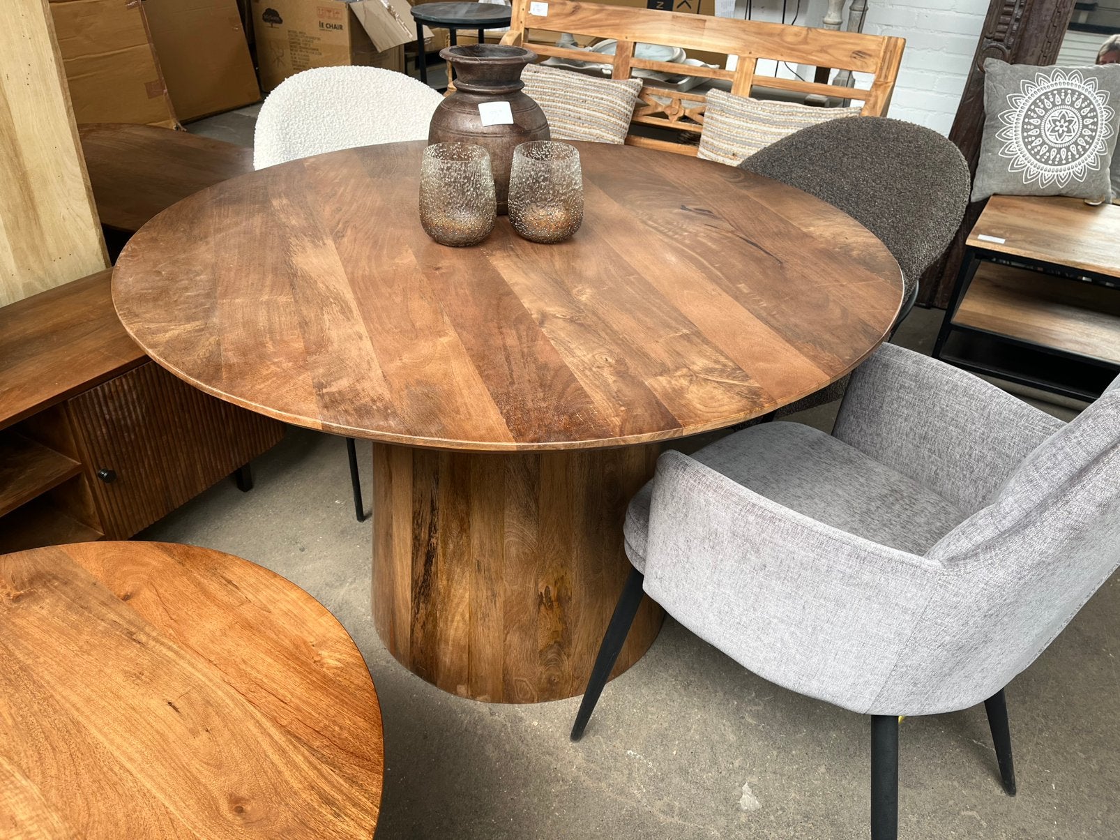 Magazijn leegverkoop ronde eettafel mangohout conische poot, Hout, Nieuw, Ophalen of Verzenden, Info@wkhome.nl