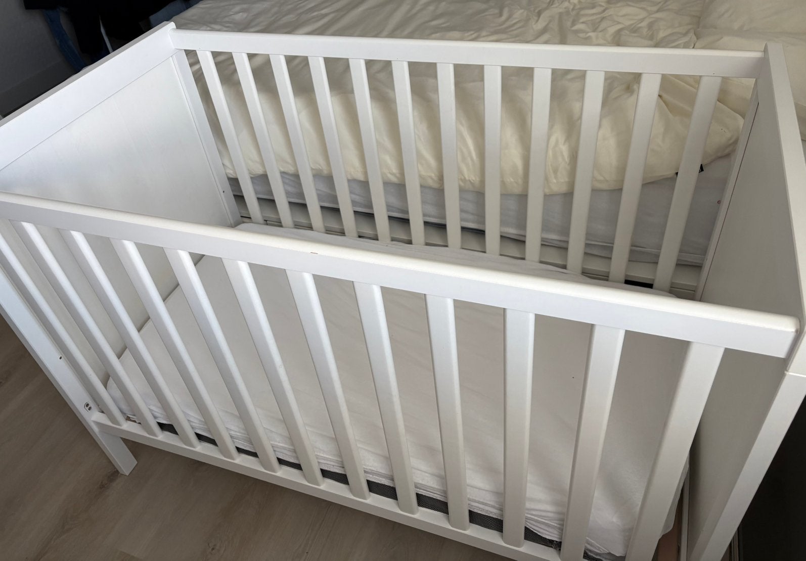 Ledikant sundvik ikea 120x60, Kinderen en Baby's, Babywiegjes en Ledikanten, Ophalen, Zo goed als nieuw, Ledikant