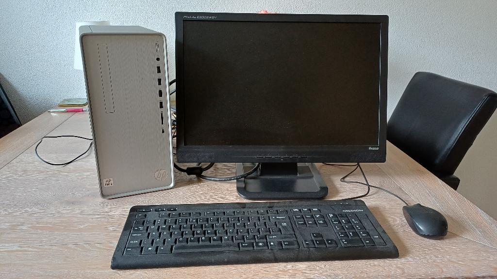 HP Desktop met toebehoren, Computers en Software, Desktop Pc's, Gebruikt, SSD, 8 GB, Met videokaart, Met monitor, Ophalen of Verzenden
