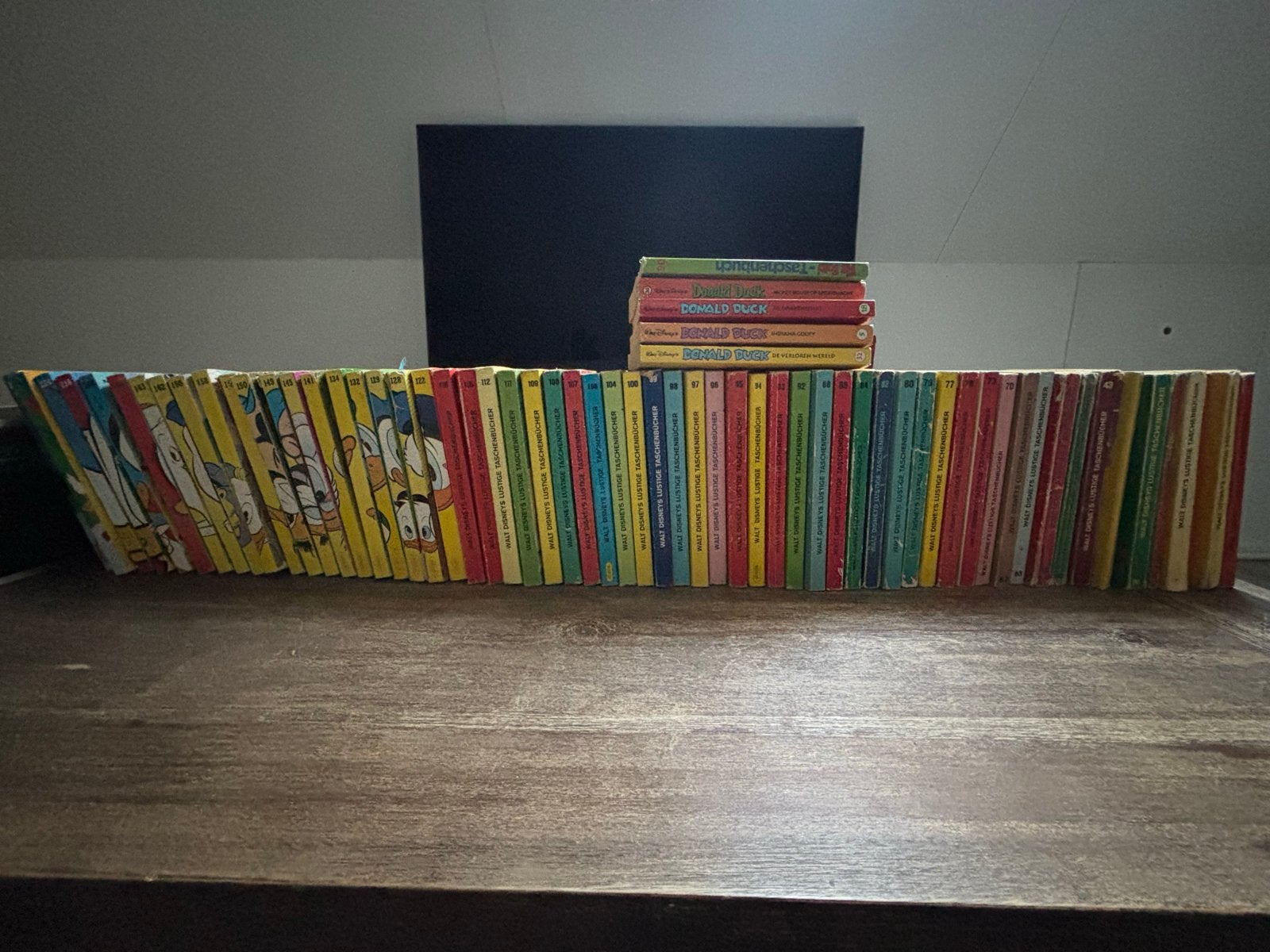 Diverse Walt Disney's Lustiges Taschenbucher, Eén stripboek, Ophalen of Verzenden, Gelezen