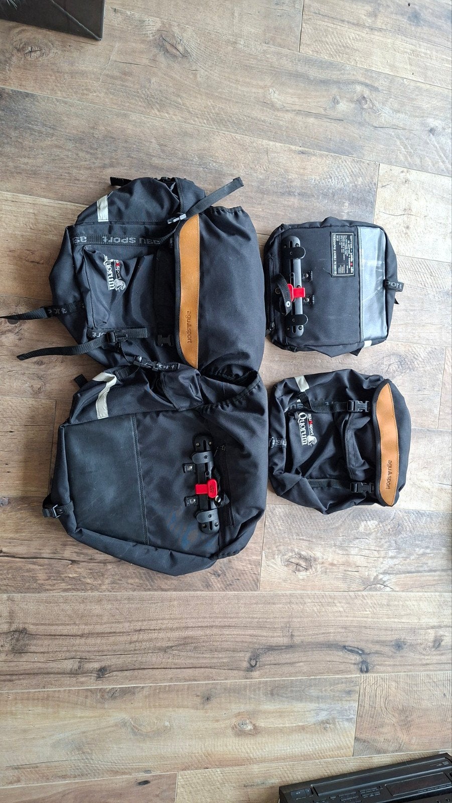 AGU Sport Quorum Fietstassen Set (Voor en Achter), Fietsen en Brommers, Fietsaccessoires | Fietstassen, Ophalen of Verzenden, Gebruikt