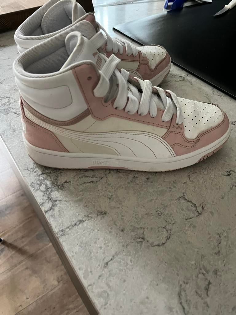 Puma Rebound V6 mid wit met roze maat 38, Wit, Ophalen of Verzenden, Sneakers of Gympen, Gedragen