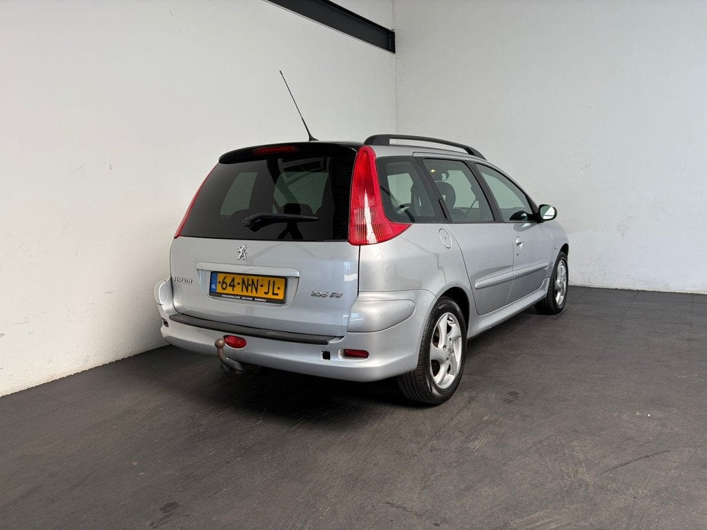 Peugeot 206 SW 1.6-16V XS Pack. Trekhaak! (bj 2004), Voorwielaandrijving, 4 cilinders, Origineel Nederlands, Handgeschakeld