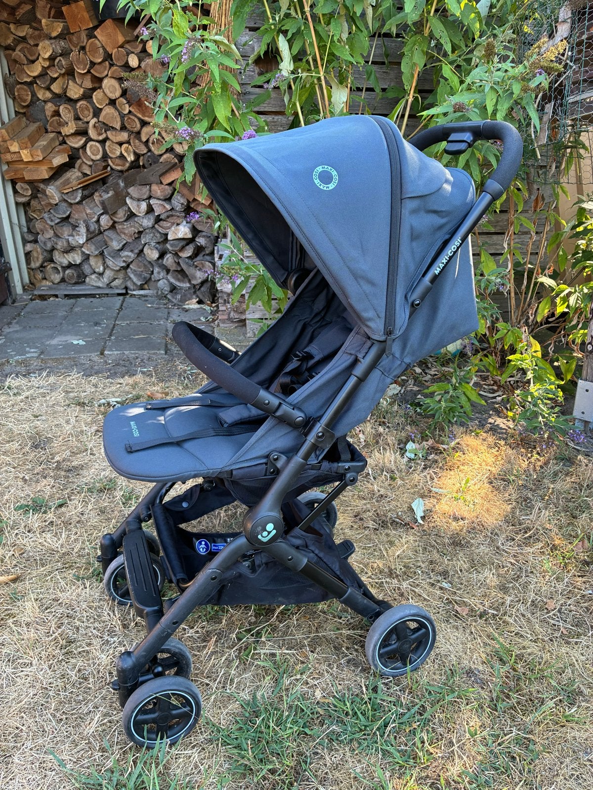 Maxi Cosi Lara2 buggy - essential graphite, Ophalen, Zo goed als nieuw, Maxi-Cosi, Zonnekap