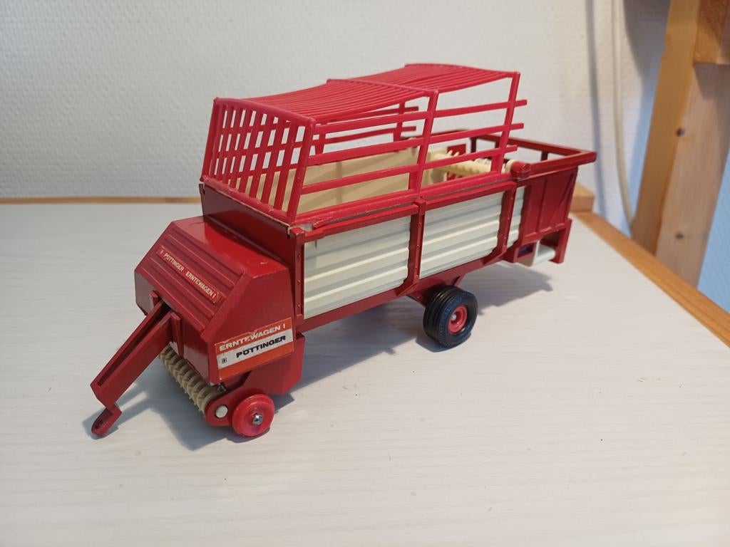 Britains Pottinger opraapwagen, Ophalen of Verzenden, Zo goed als nieuw, Tractor of Landbouw, Britains