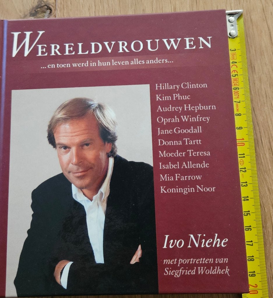 Ivo Niehe 'Wereldvrouwen' portretten van beroemde vrouwen !, Ophalen of Verzenden, Zo goed als nieuw, Ivo Niehe, Film, Tv en Media