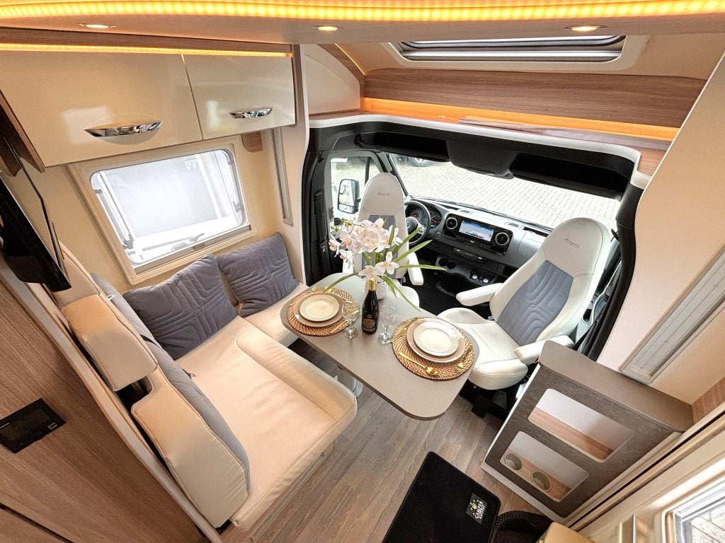 Bürstner Lyseo M690 Harmony Line AUT ENKELE BEDDEN + HEFBED, Automaat, Bedrijf, Diesel, Bürstner