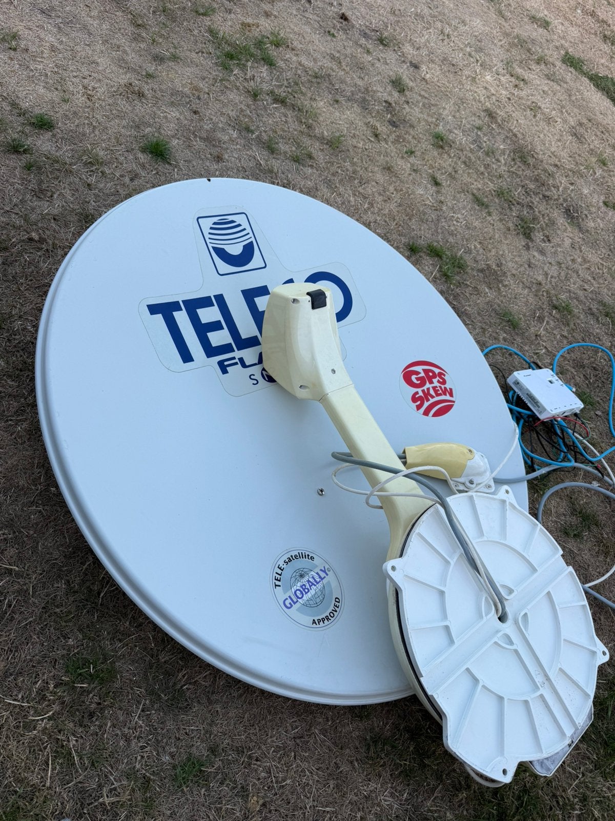 Teleco flatsat automatische schotelantenne 85cm complete set, Ophalen, Zo goed als nieuw