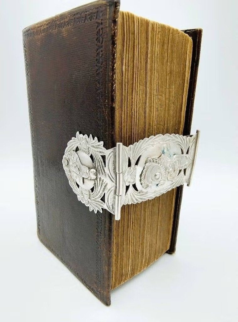 Bijbel met zilveren slot, T.W. Camming, Sneek, 1838