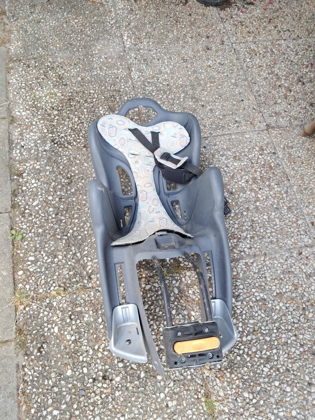 Gebruikt fietsstoeltje voor achterop de fiets, Fietsen en Brommers, Achterzitje, Onbekend, 9 t/m 18 kg, Ophalen of Verzenden