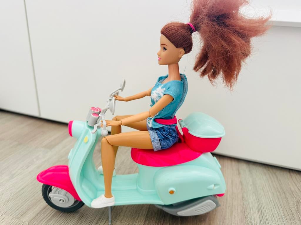 Barbiepop op scooter, Ophalen, Zo goed als nieuw, Overige typen