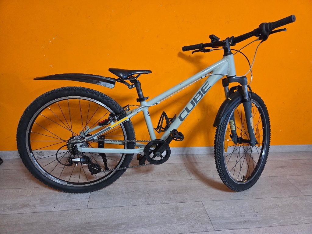 Cube 240 Acid 24 inch, Ophalen, Gebruikt, 20 inch of meer