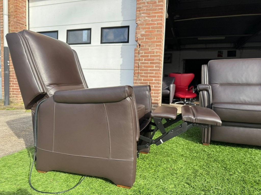 Bankstel SENIOREN Mecam bruin leer 2+1zit bank +sta op stoel, Ophalen, Geen, 75 tot 100 cm, Zo goed als nieuw