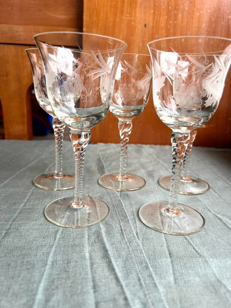 set van 5 vintage kristallen wijnglazen – Gegraveerd, Ophalen of Verzenden, Zo goed als nieuw, Overige typen