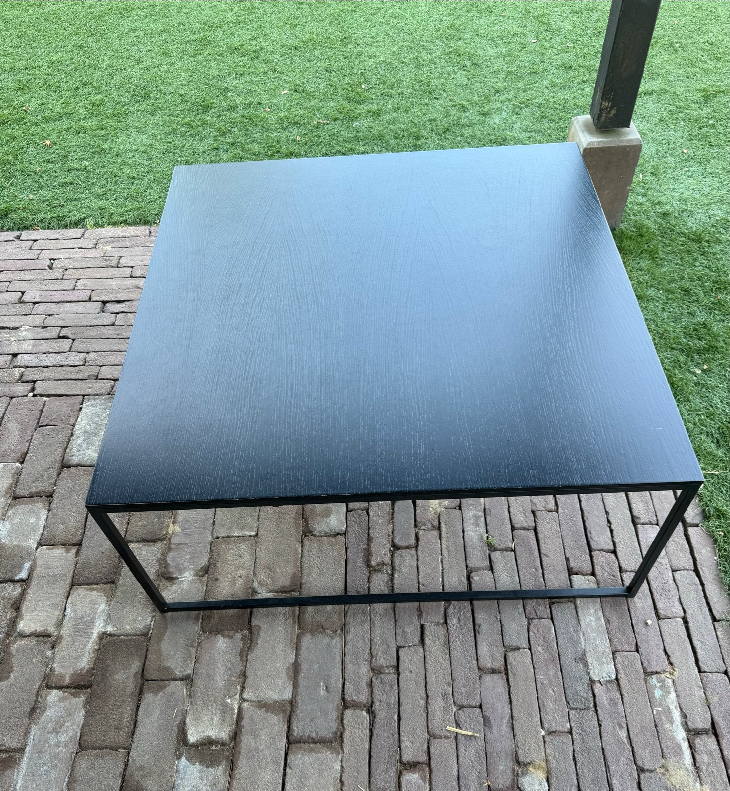 zwarte salontafel met metalen onderstel, Ophalen, 50 tot 100 cm, Vierkant, 50 tot 100 cm
