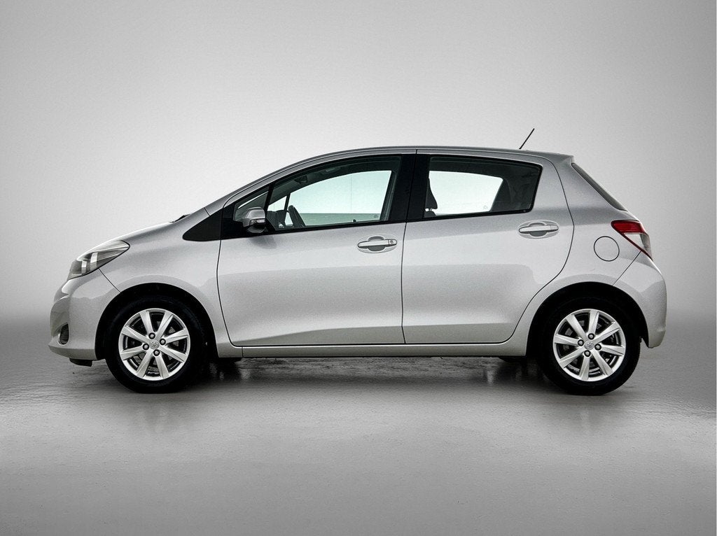 Toyota Yaris 1.3 VVT-i Aspiration | Camera | LM Velgen | Tre, Voorwielaandrijving, Zwart, 1329 cc, Bedrijf