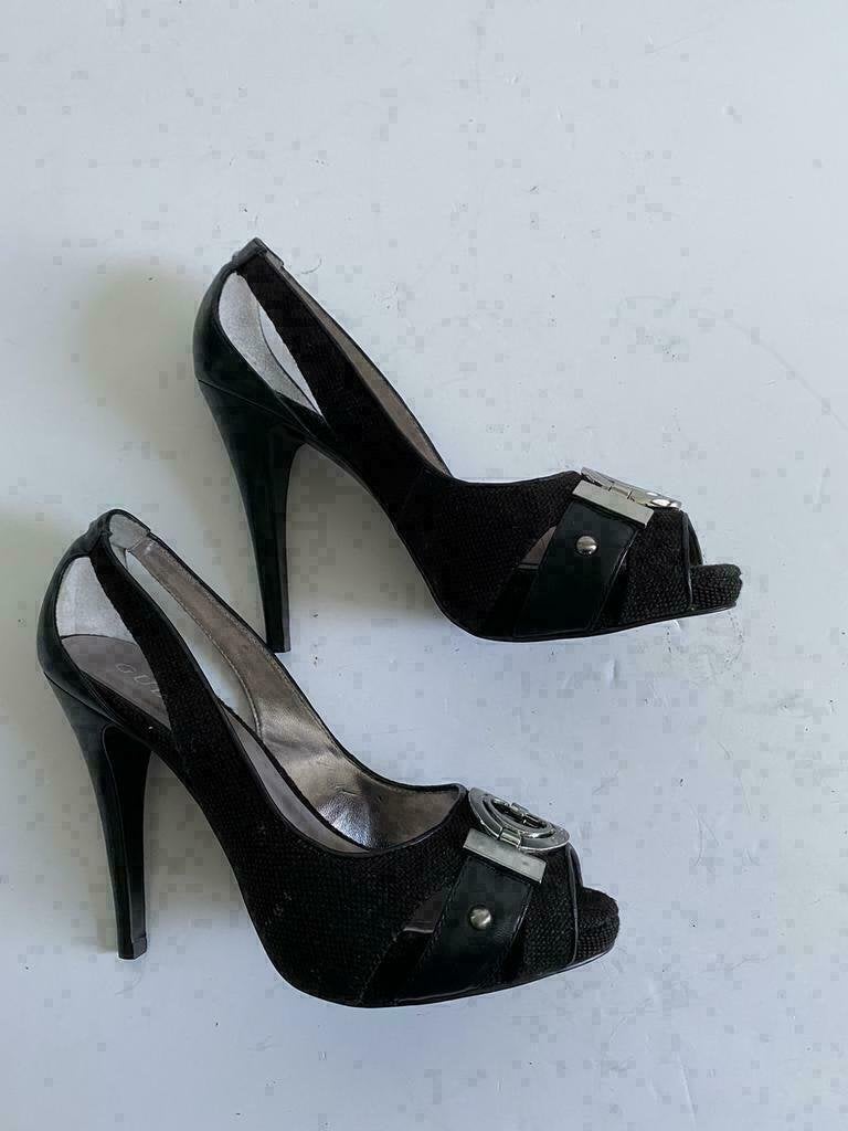 E908 Nieuw GUESS maat 38 open schoenen pumps hak zwart, Guess, Zwart, Nieuw, Ophalen of Verzenden