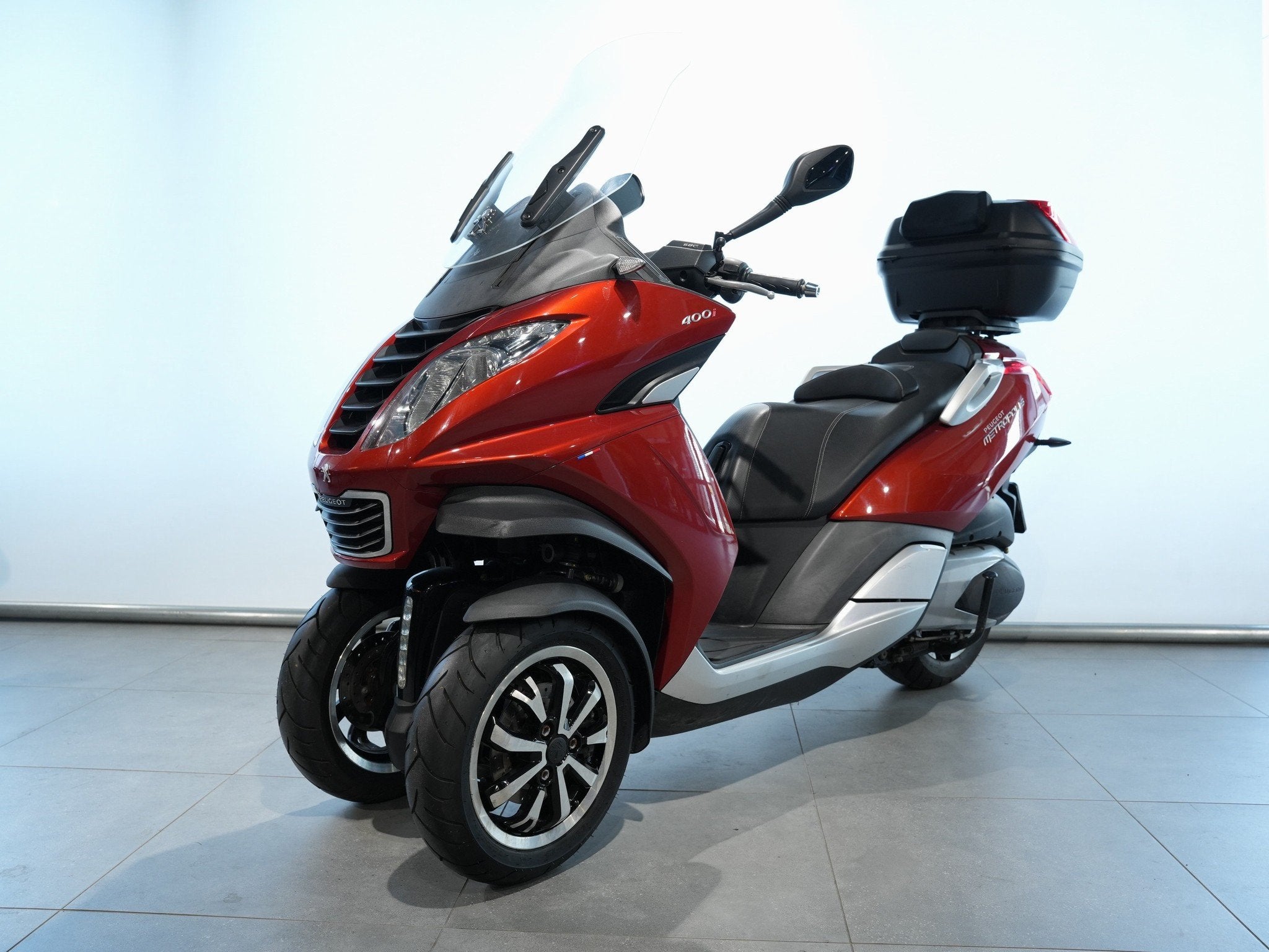 Peugeot METROPOLIS 400 (bj 2015), Motoren, Motoren | Overige merken, Bedrijf, Bonnetstraat 1
6718 XN  Ede, Overig, Info@peugeotscooters.nl