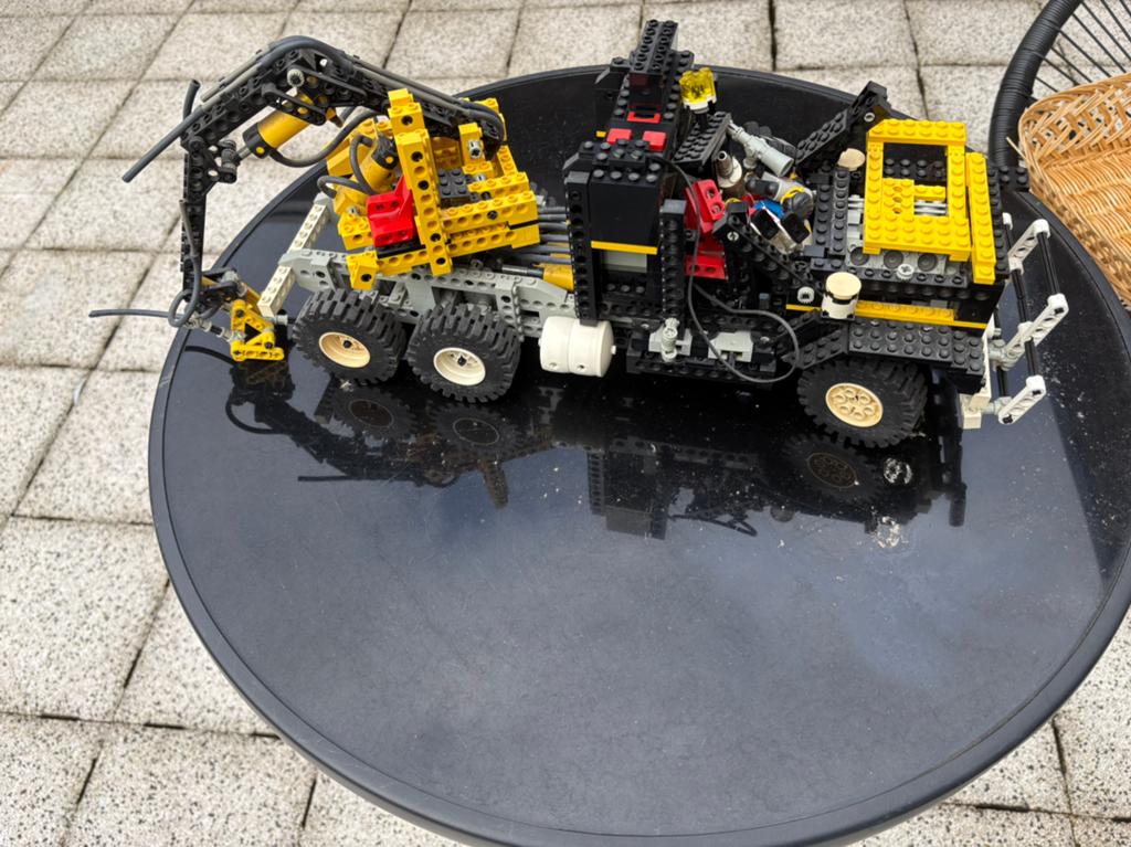 Technisch lego eerste uitgave van vrachtwagen met grijpkraan, Kinderen en Baby's, Speelgoed | Duplo en Lego, Ophalen, Gebruikt