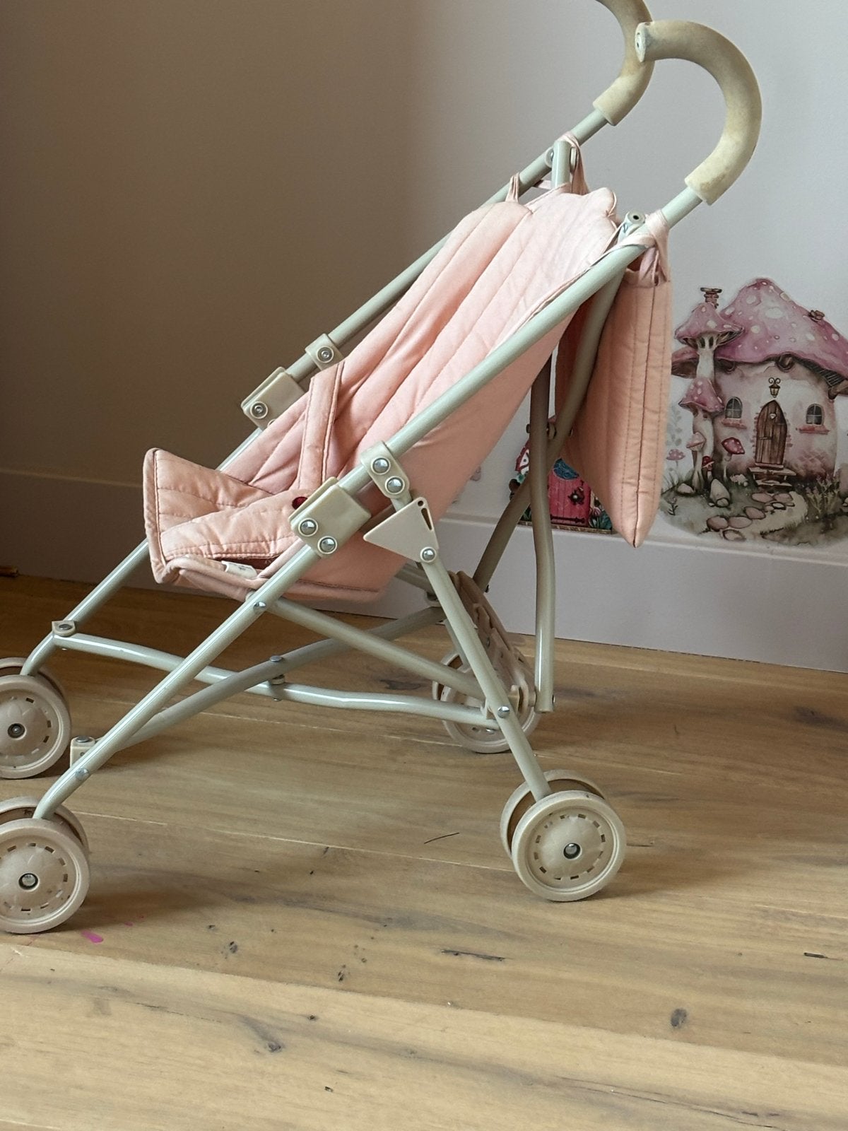 Konges Slojd Roze poppenwagen met kussentje en tasje, Ophalen of Verzenden, Gebruikt, Overige typen
