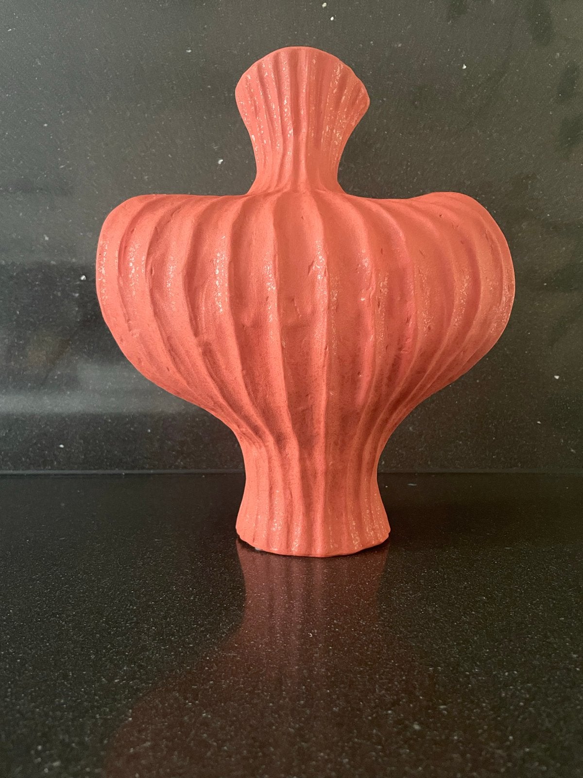 Wabi-Sabi stijl terracotta vaas, Huis en Inrichting, 30 cm, Ophalen of Verzenden, Zo goed als nieuw, Geschikt voor droogbloemen