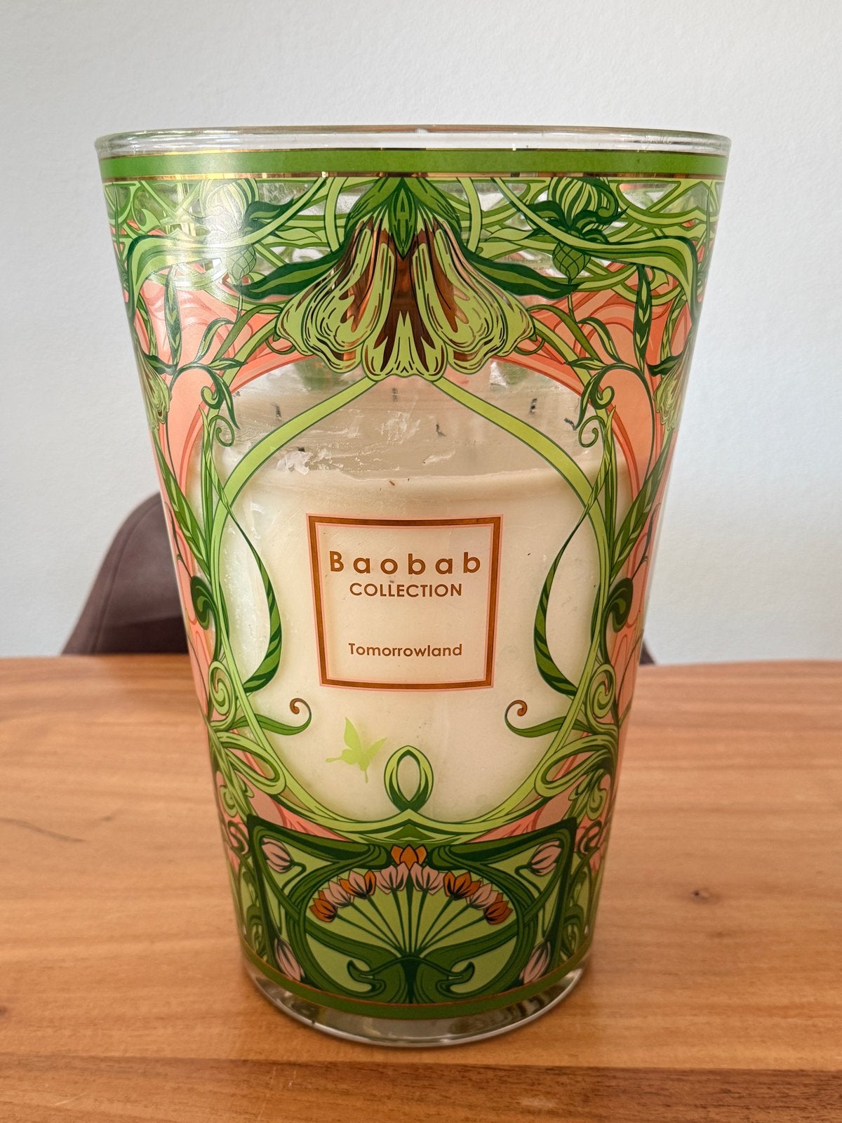 Baobab Collection Tomorrowland 2024 Max 35 Geurkaars, Huis en Inrichting, Woonaccessoires | Kandelaars en Kaarsen, Gebruikt, Meerkleurig