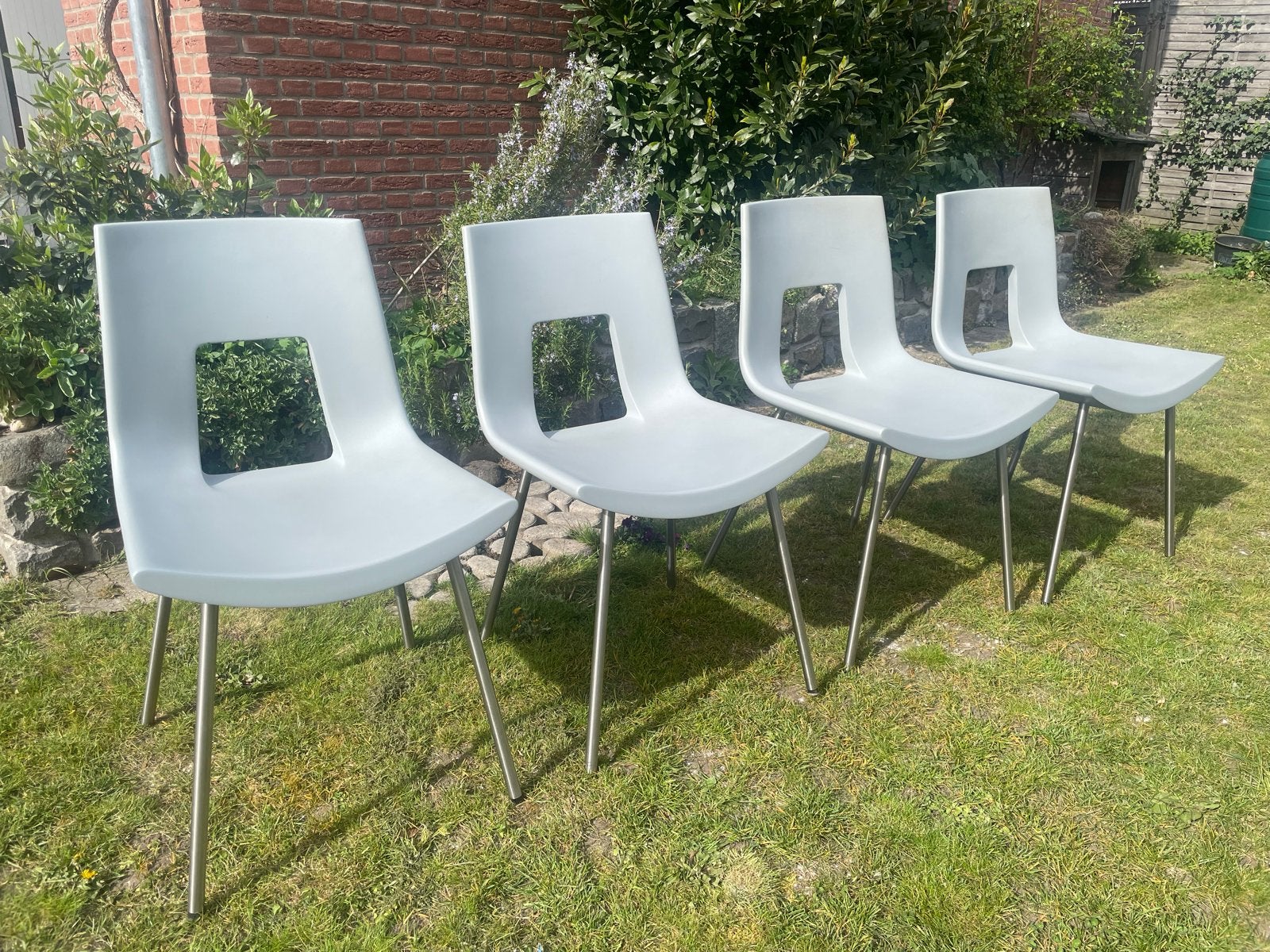 Set van 4 designe Tonon stoelen - Grijs met metalen poten, Ophalen, Kunststof, Gebruikt, Grijs