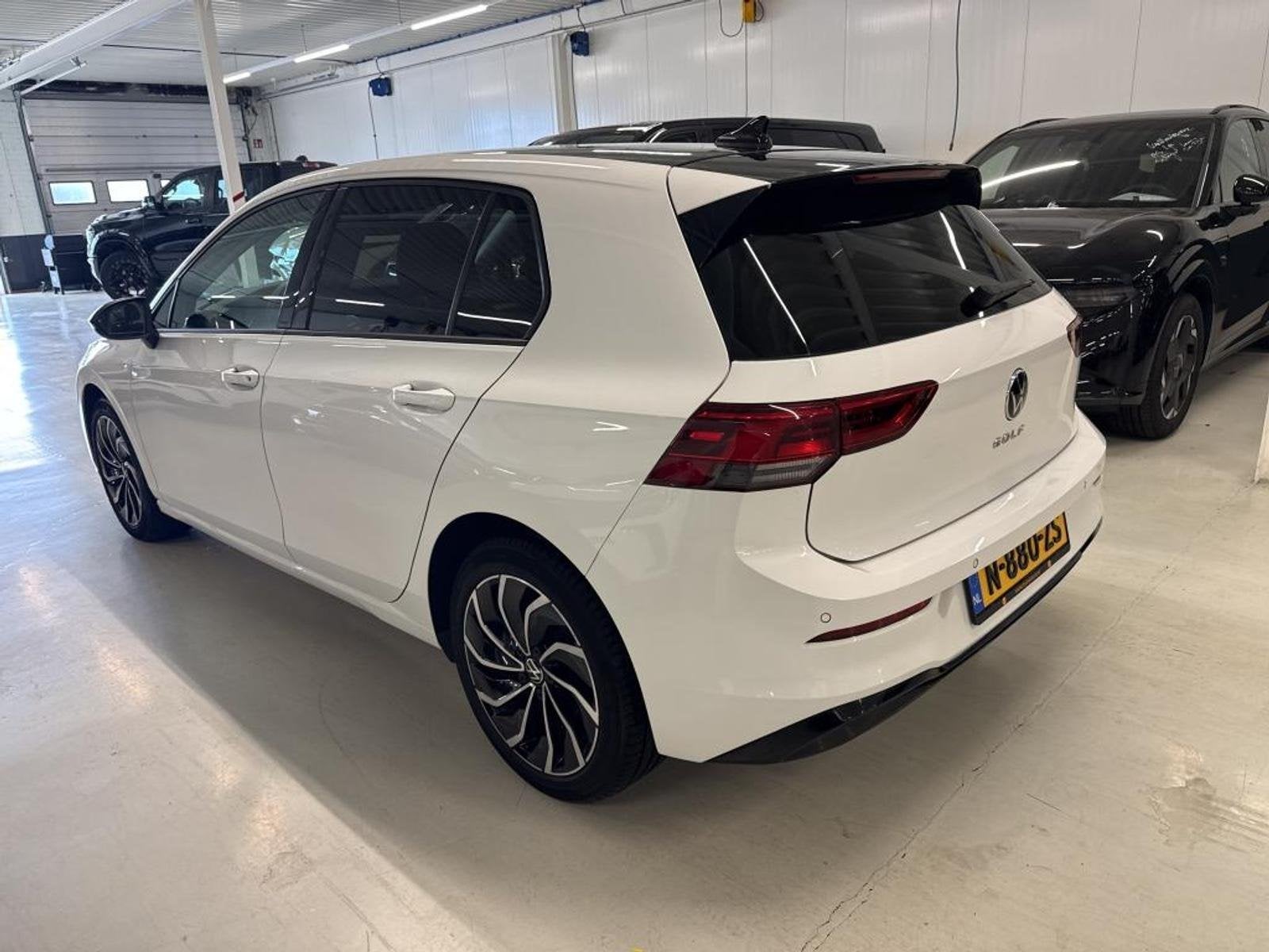 Volkswagen Golf 1.5 TSI R-Line Carplay,Clima,Led,Adap Cruise, Stof, 4 cilinders, Met garantie (alle), Wit