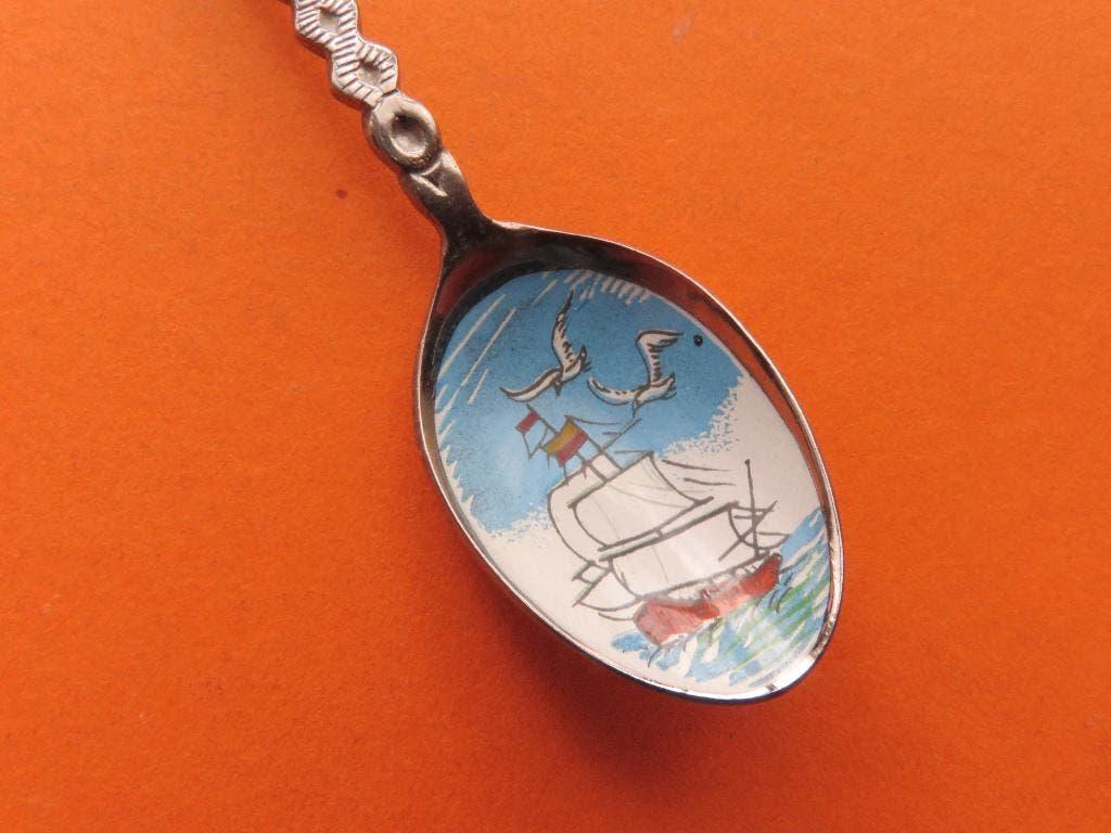 Zeilboot lepeltje .emaille . Curacao, Antiek en Kunst, Verzenden