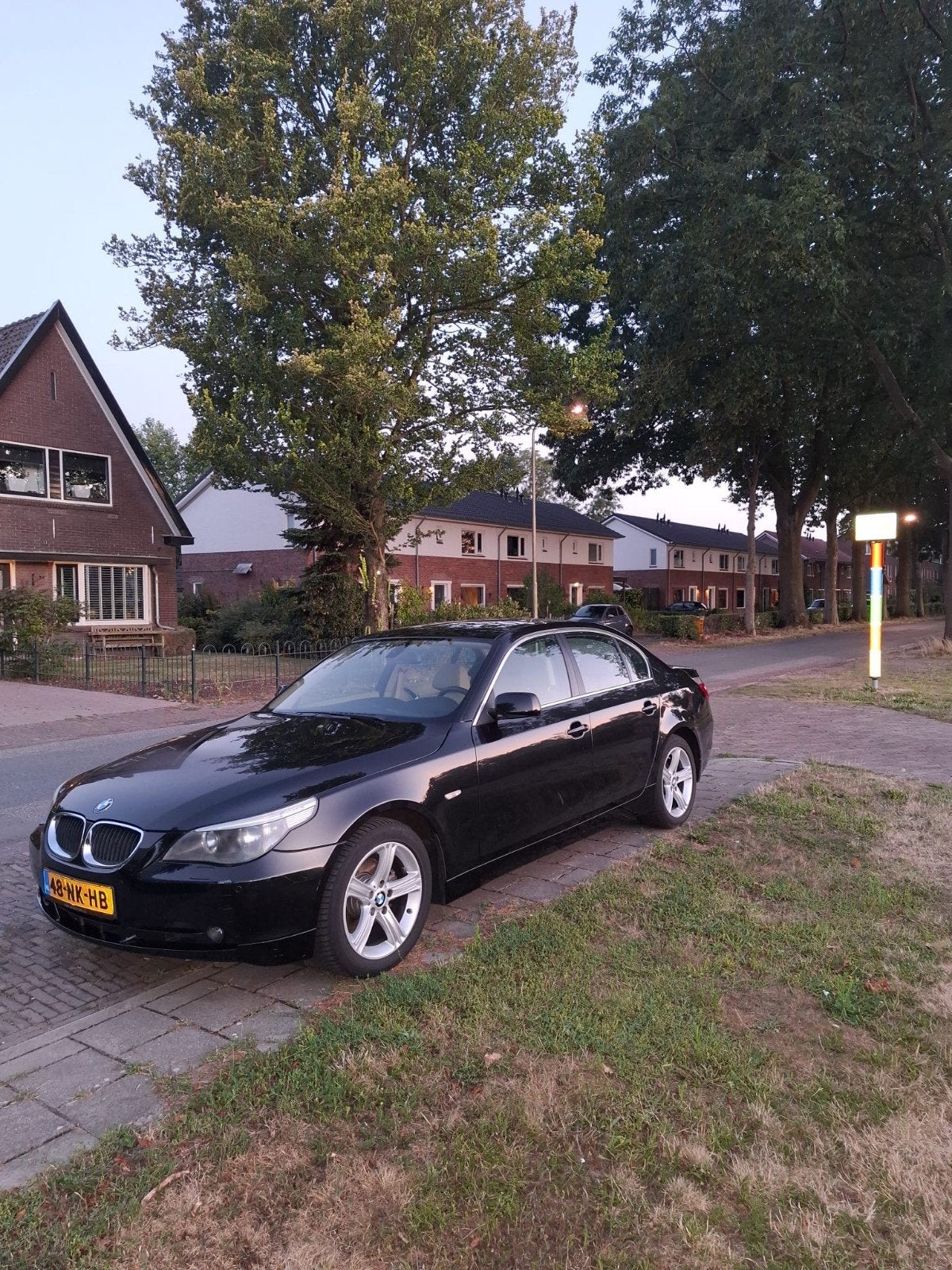 BMW 5-Serie 2.5 I 525 AUT 2003 Zwart, Automaat, Achterwielaandrijving, Beige, 2000 kg