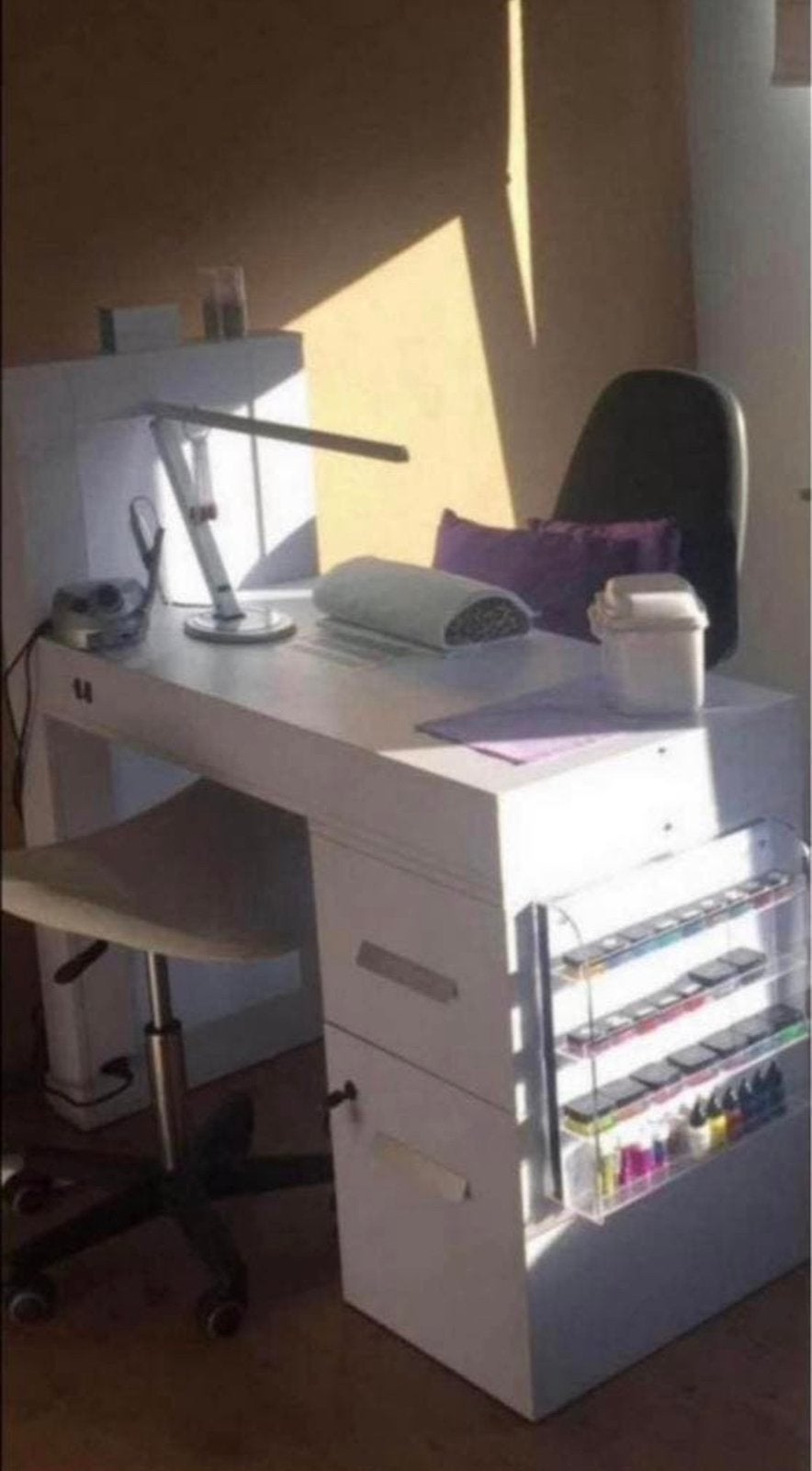 Mooie nagelstyliste werktafel met ingebouwde afzuiging, Huis en Inrichting, Tafels | Salontafels, Ophalen, Zo goed als nieuw, Rechthoekig
