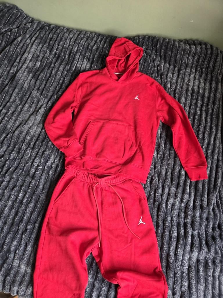 Rood Jordan pak maat S, Ophalen of Verzenden