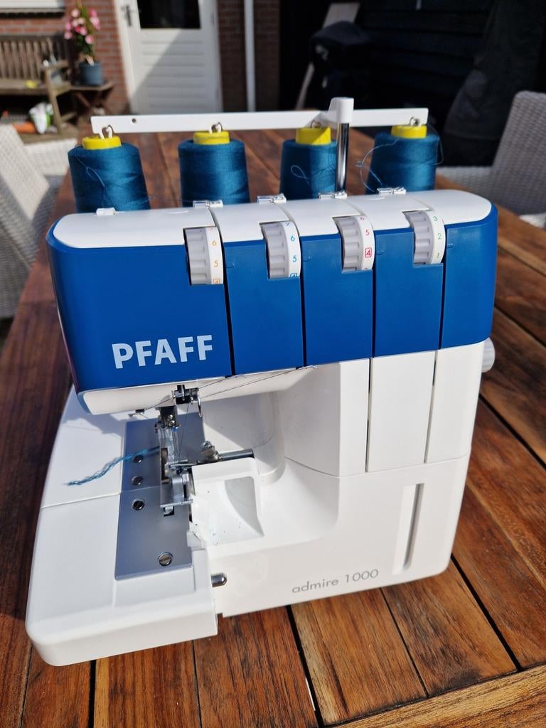 PFAFF Admire 1000 lockmachine, accesoires en Ned handleiding, Hobby en Vrije tijd, Ophalen, Gebruikt, Lockmachine, Pfaff