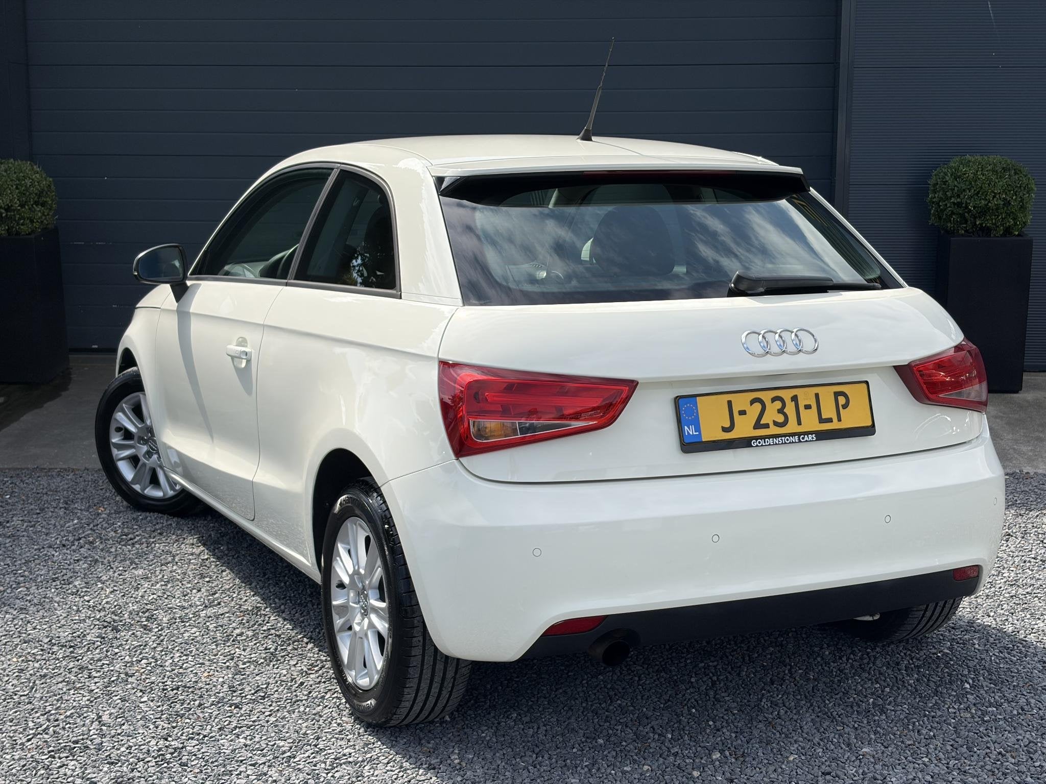 Audi A1 1.2 TFSI Ambition Pro Line Clima l Stoelverwarming l, Auto's, Audi, Voorwielaandrijving, Euro 5, Zwart, 4 cilinders