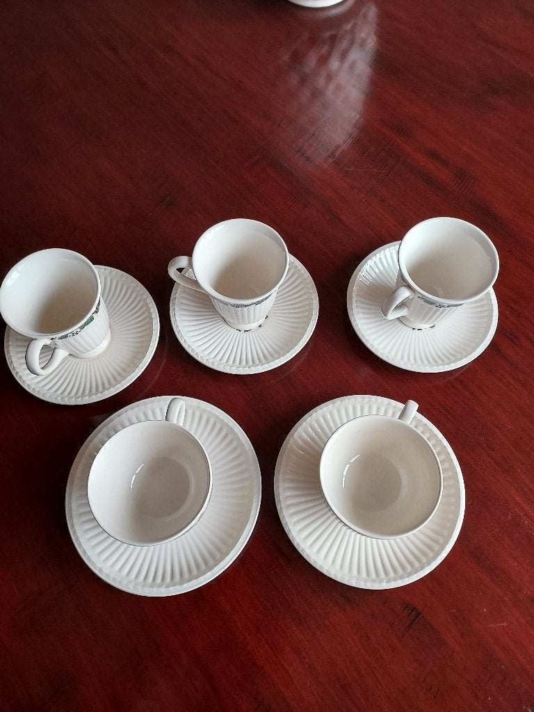 5 kop en schotels Wedgwood Barlaston Stratford, Ophalen of Verzenden, Zo goed als nieuw, Overige stijlen, Kop(pen) en/of Schotel(s)