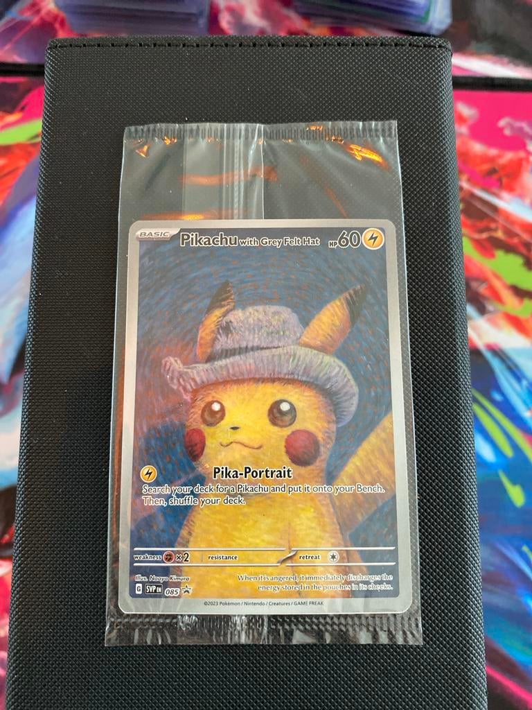 Pikachu met Grijze Vilthoed - Pokémon Kaart (Nieuw), Ophalen of Verzenden, Nieuw, Losse kaart