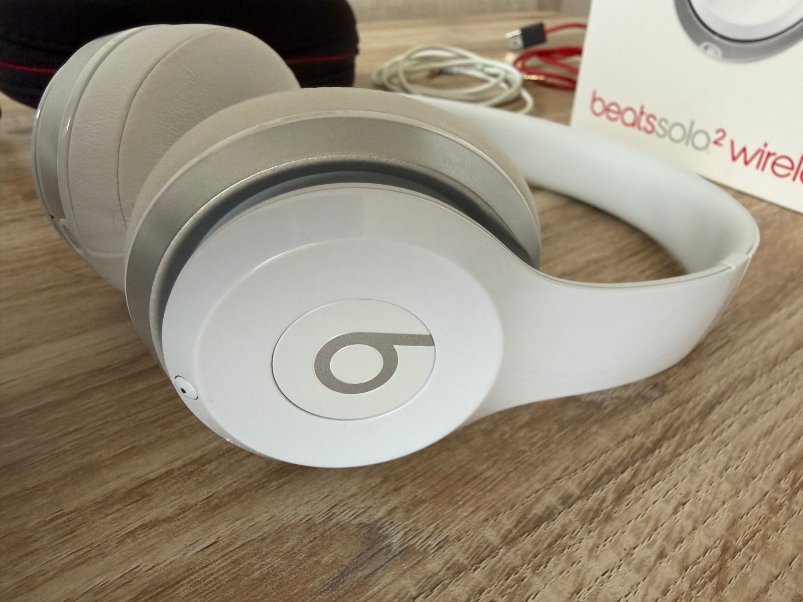 Beats Solo2 Wireless koptelefoon - Wit (Compleet), Audio, Tv en Foto, Koptelefoons, Gebruikt, Bluetooth, Beats, On-ear