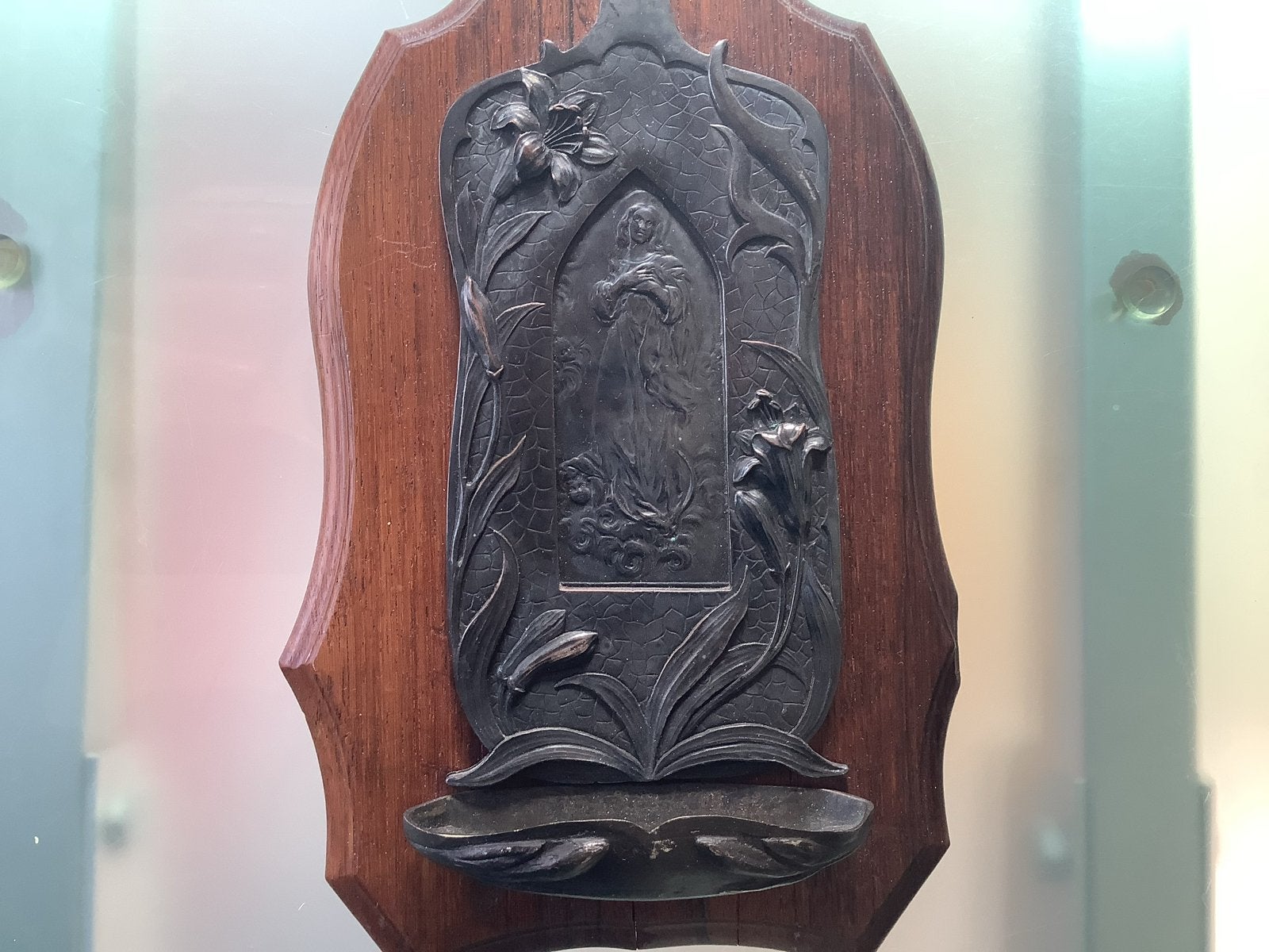 Antiek Art Nouveau Wijwaterbakje Maria en Lelies, Ophalen of Verzenden